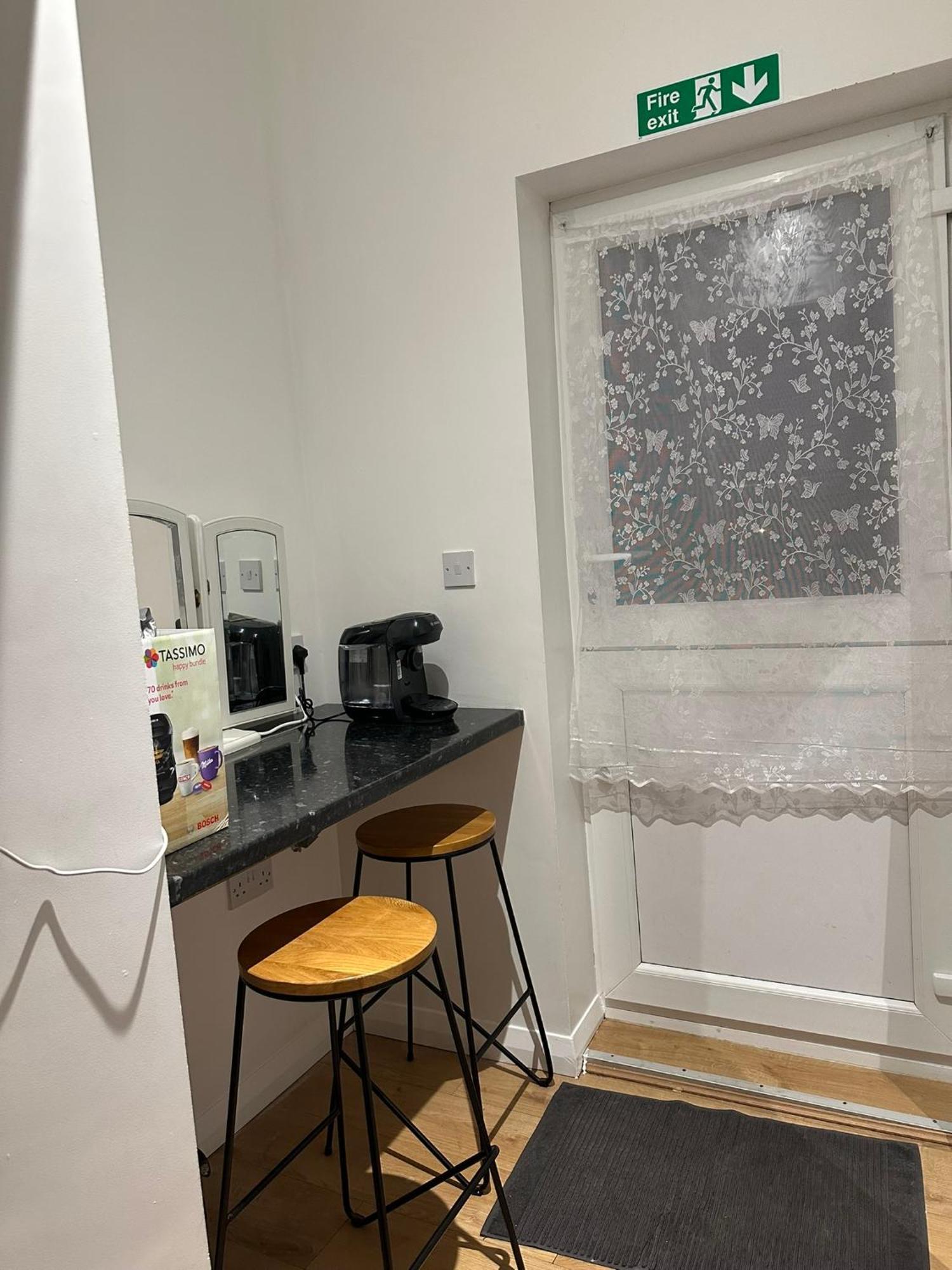 Luxury Ensuite 2Nd Studio Flat With Great Views In Keedonwood Road With Fully Own Bathroom Newly Added And Private Kitchenette Бромли Екстериор снимка