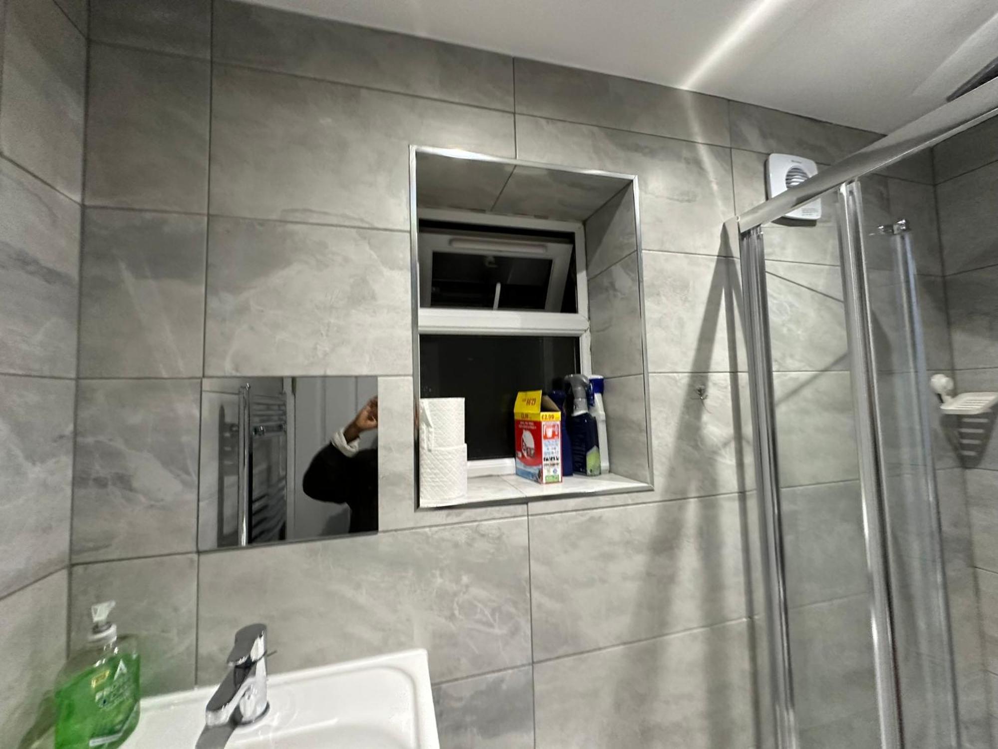 Luxury Ensuite 2Nd Studio Flat With Great Views In Keedonwood Road With Fully Own Bathroom Newly Added And Private Kitchenette Бромли Екстериор снимка