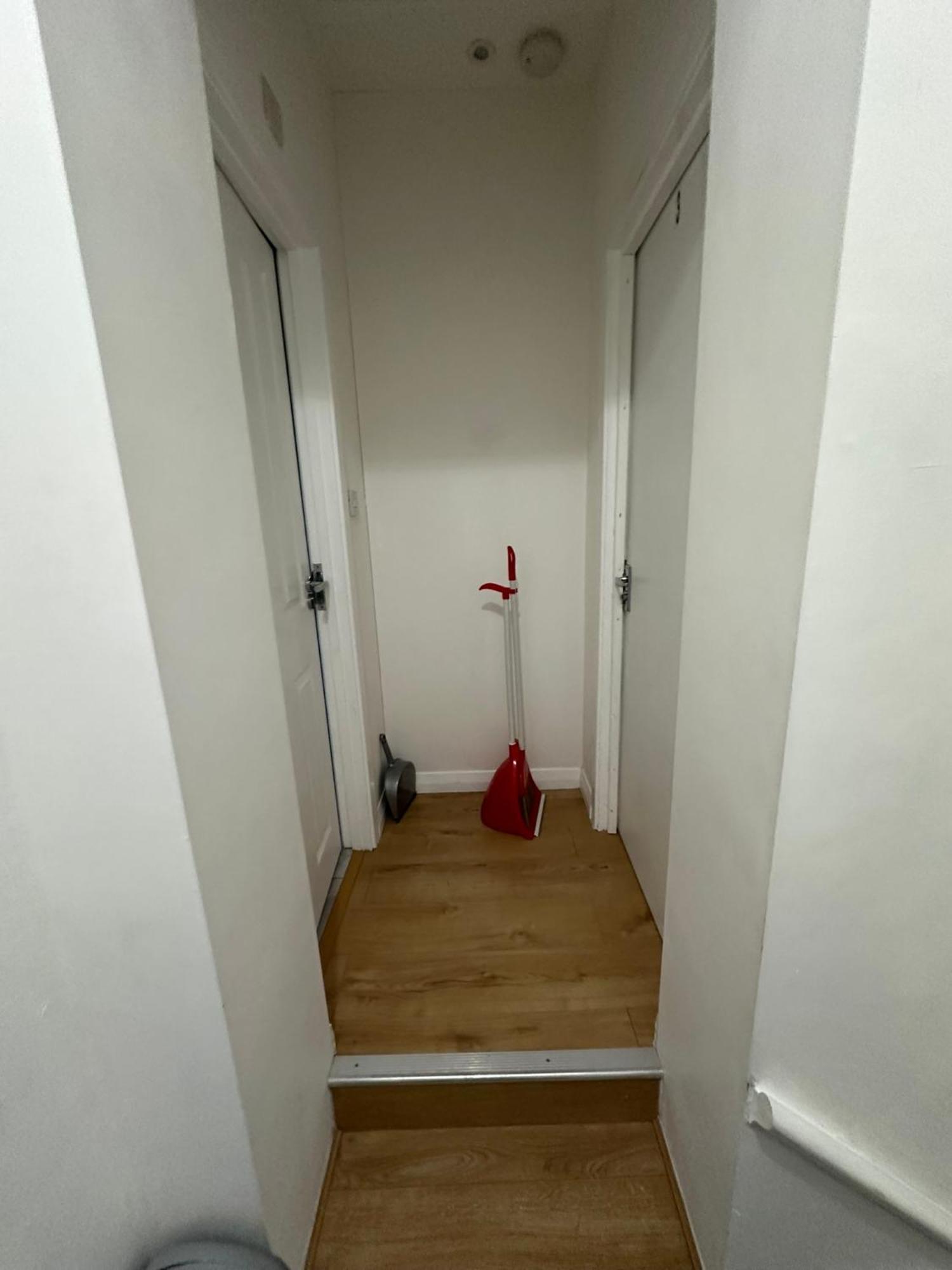 Luxury Ensuite 2Nd Studio Flat With Great Views In Keedonwood Road With Fully Own Bathroom Newly Added And Private Kitchenette Бромли Екстериор снимка