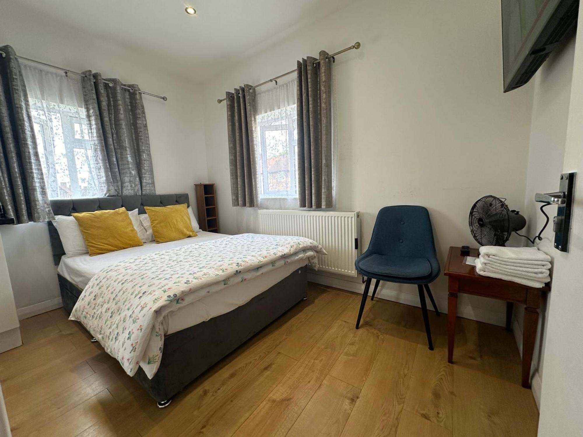 Luxury Ensuite 2Nd Studio Flat With Great Views In Keedonwood Road With Fully Own Bathroom Newly Added And Private Kitchenette Бромли Екстериор снимка